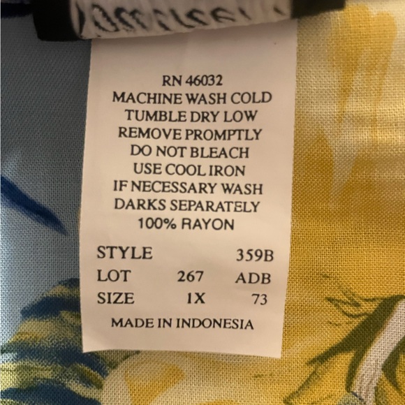 Southern Lady Women's Blue Floral Short Sleeve Button Up Hawaiian Shirt Size 1X - Picture 8 of 8